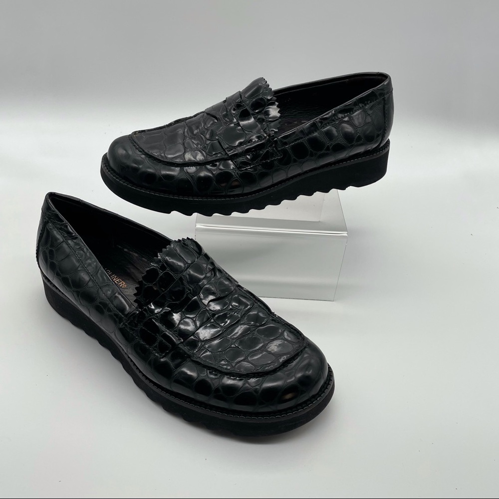 Donald J. Pliner women’s croc embossed black Hope slip on loafer in size 8
